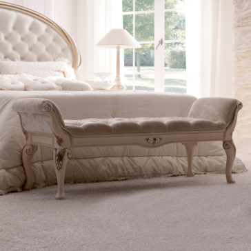 Opulent Italian Button Upholstered Bedroom Bench Opulent Italian Button Upholstered Bedroom Bench