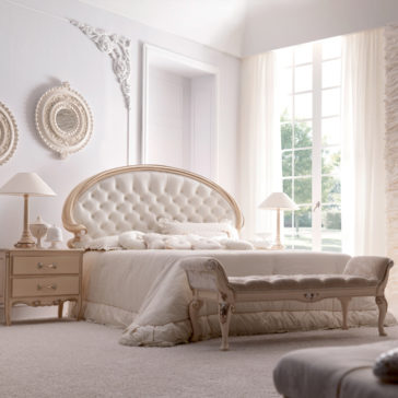 Opulent Italian Button Upholstered Bedroom Bench Opulent Italian Button Upholstered Bedroom Bench