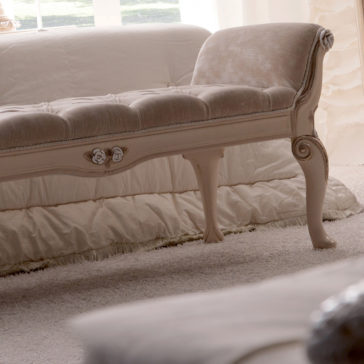 Opulent Italian Button Upholstered Bedroom Bench Opulent Italian Button Upholstered Bedroom Bench
