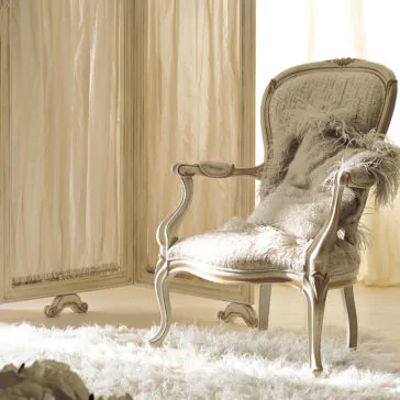 Classic Italian Designer Armchair Classic Italian Designer Armchair