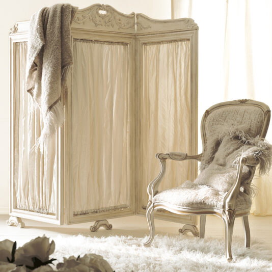 Classic Italian Designer Armchair Classic Italian Designer Armchair