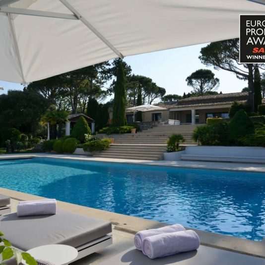 Award winning Provence villa, poolside, sunbeds, lilac towels