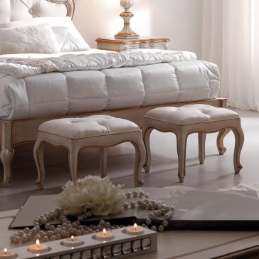 Classic Italian Button Upholstered Stool Classic Italian Button Upholstered Stool