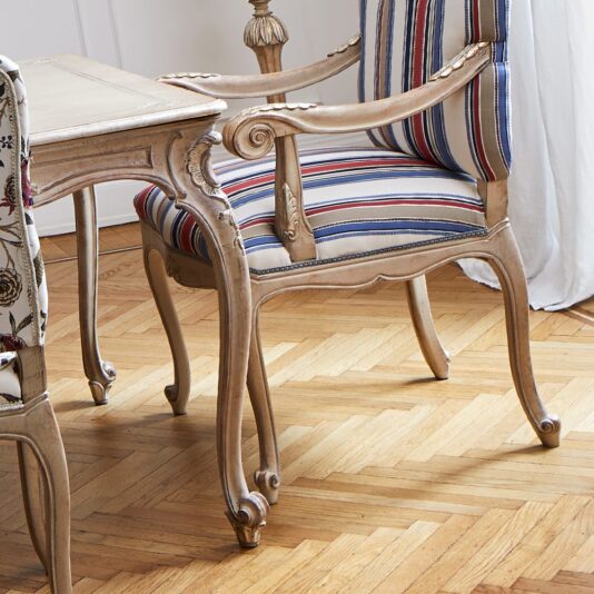 Classic Italian Designer Dining Table And Chairs Set Classic Italian Designer Dining Table And Chairs Set