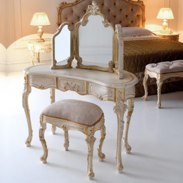 Decorative Ivory Italian Small Italian Dressing Table Set Decorative Ivory Italian Small Italian Dressing Table Set