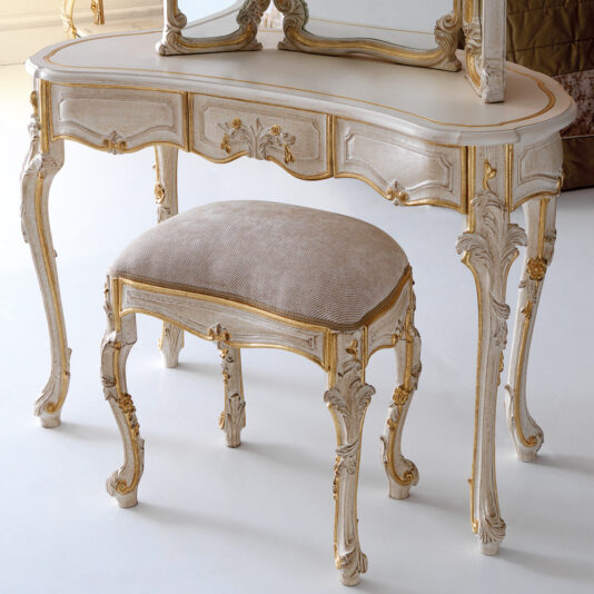 Decorative Ivory Italian Small Italian Dressing Table Set Decorative Ivory Italian Small Italian Dressing Table Set