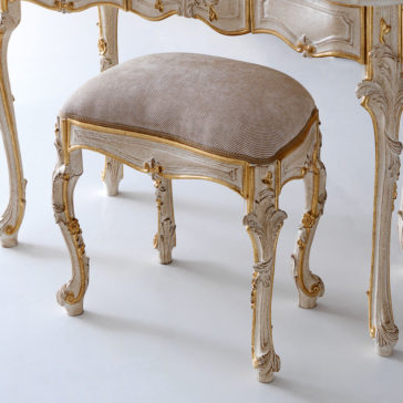Decorative Ivory Italian Small Italian Dressing Table Set Decorative Ivory Italian Small Italian Dressing Table Set