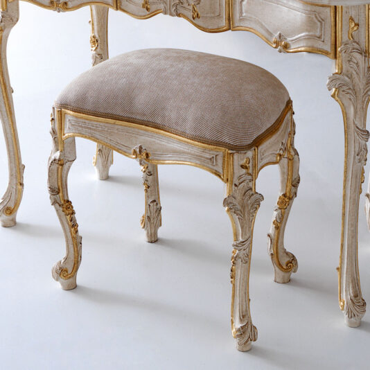 Decorative Ivory Italian Small Italian Dressing Table Set Decorative Ivory Italian Small Italian Dressing Table Set