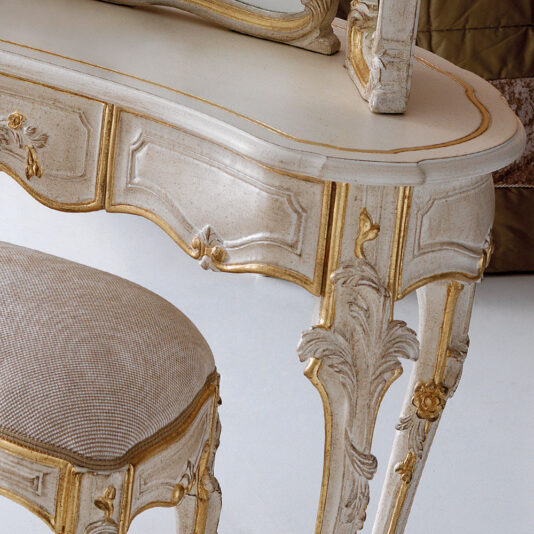Decorative Ivory Italian Small Italian Dressing Table Set Decorative Ivory Italian Small Italian Dressing Table Set