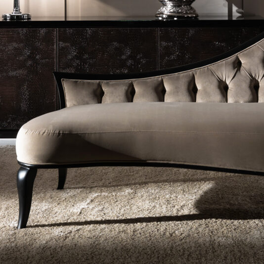 Designer Italian Button Upholstered Modern Chaise Longue Designer Italian Button Upholstered Modern Chaise Longue