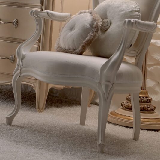 Elegant Italian Ivory Designer Armchair Elegant Italian Ivory Designer Armchair
