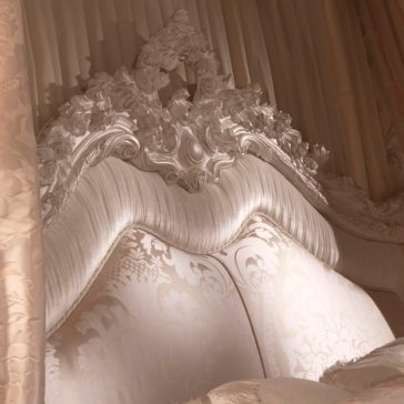 Extravagant Luxurious 4 Poster Bed Extravagant Luxurious 4 Poster Bed