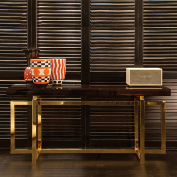 High End Contemporary Italian Rectangular Console High End Contemporary Italian Rectangular Console