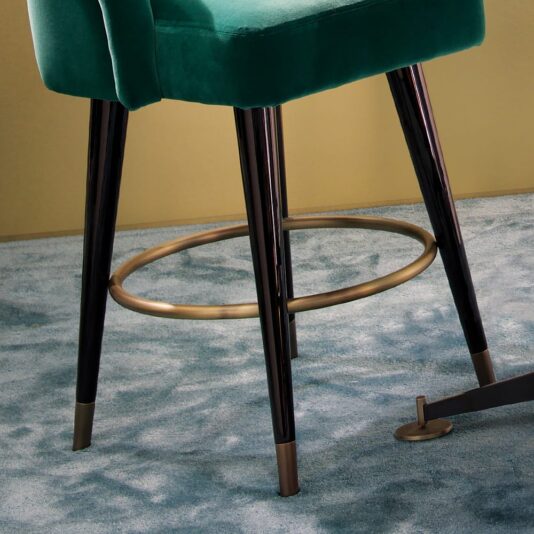 High End Designer Bar Table And Bar Chairs Set High End Designer Bar Table And Chairs Set