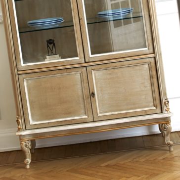 High End Italian Designer Glass Display Cabinet High End Italian Designer Glass Display Cabinet