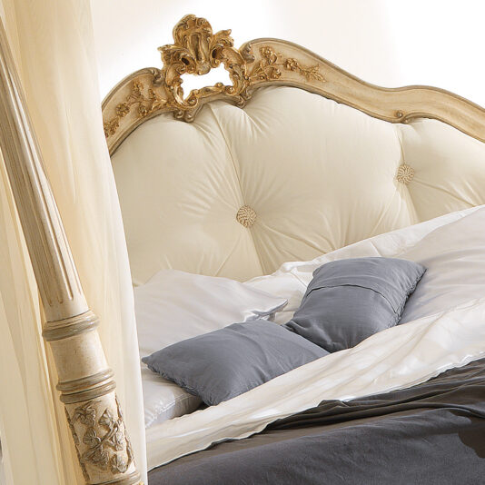 High End Italian Designer Four Poster Bed High End Italian Designer Four Poster Bed