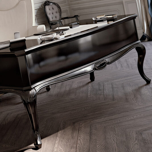 High End Designer Louis Reproduction Writing Desk High End Designer Louis Reproduction Writing Desk