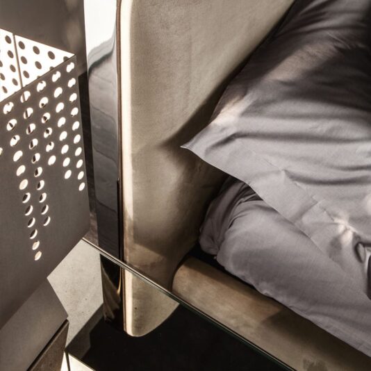 High End Modern Italian Nubuck Bedside Cabinet High End Modern Italian Nubuck Bedside Cabinet