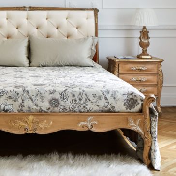 High End Oak Button Upholstered Italian Bed High End Oak Button Upholstered Italian Bed