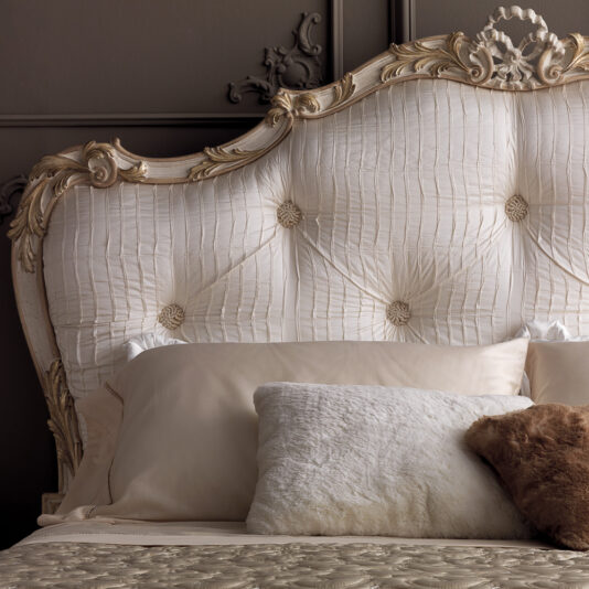 Italian Rococo Luxury Silk Button Upholstered Bed Italian Rococo Luxury Silk Button Upholstered Bed