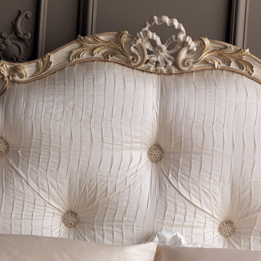 Italian Rococo Luxury Silk Button Upholstered Bed Italian Rococo Luxury Silk Button Upholstered Bed