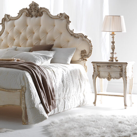 Louis Reproduction Italian Bedside Table Louis Reproduction Italian Bedside Table