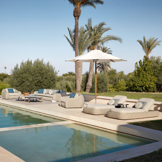 Luxurious Designer Contemporary Outdoor Garden 3 Seater Sofa Luxurious Designer Contemporary Outdoor Garden 3 Seater Sofa