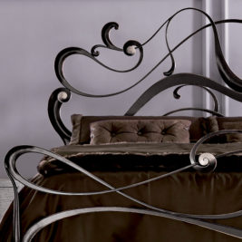 Luxurious Iron Designer Ornate Twirl Bed