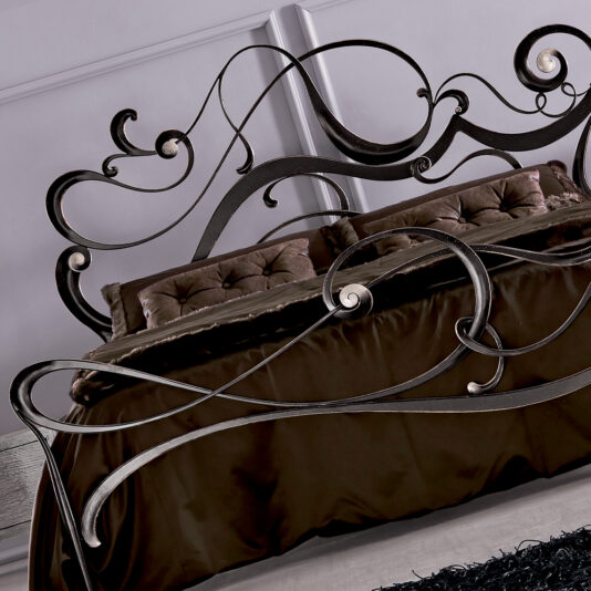 Luxurious Iron Designer Ornate Twirl Bed Luxurious Iron Designer Ornate Twirl Bed