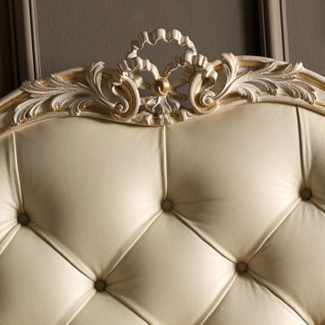 Luxury Carved Rococo Reproduction Leather Button Upholstered Bed Luxury Carved Rococo Reproduction Leather Button Upholstered Bed