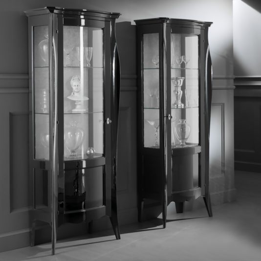 Luxury Italian High Gloss Lacquered Display Cabinet