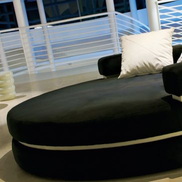 Luxury Italian Velvet Upholstered Round Chaise Longue Luxury Italian Velvet Upholstered Round Chaise Longue