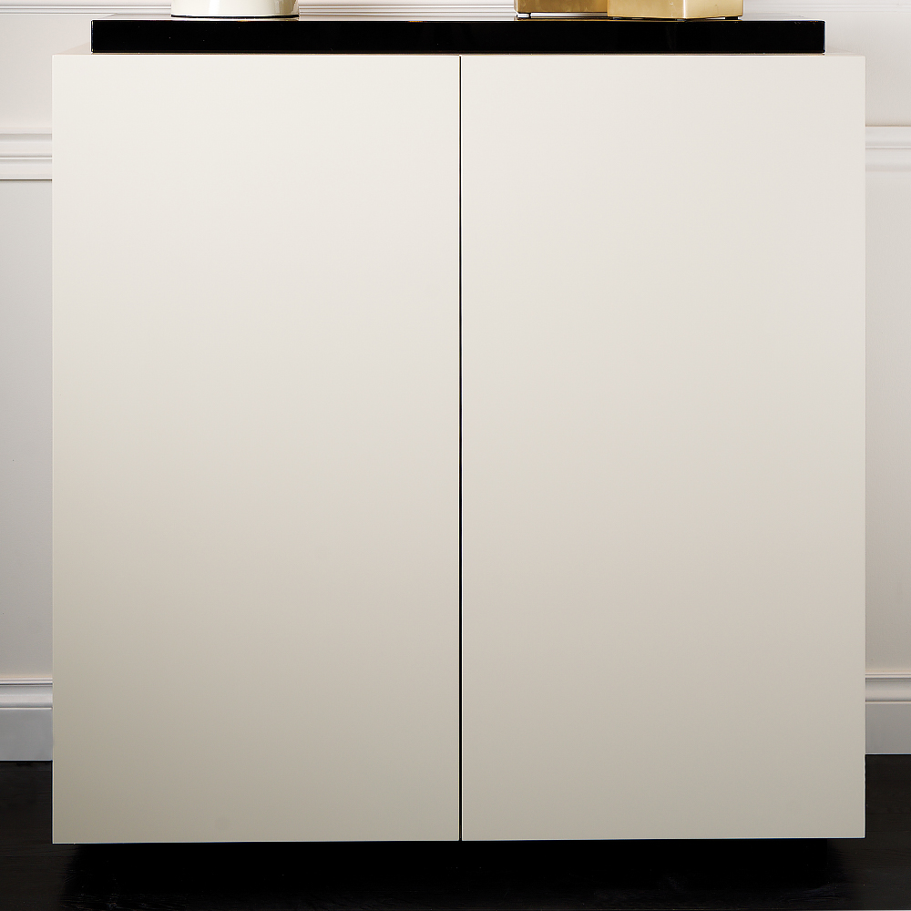 Luxury Italian White Lacquered Cabinet