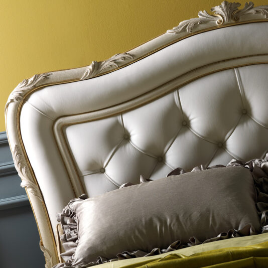 Classic Italian Leather Button Upholstered Luxury Bed Modern Classic Italian Leather Button Upholstered Designer Bed