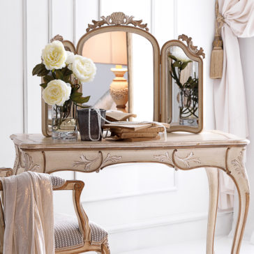 Ornately Carved Italian Designer Small Dressing Table Set