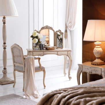Ornately Carved Italian Designer Small Dressing Table Set