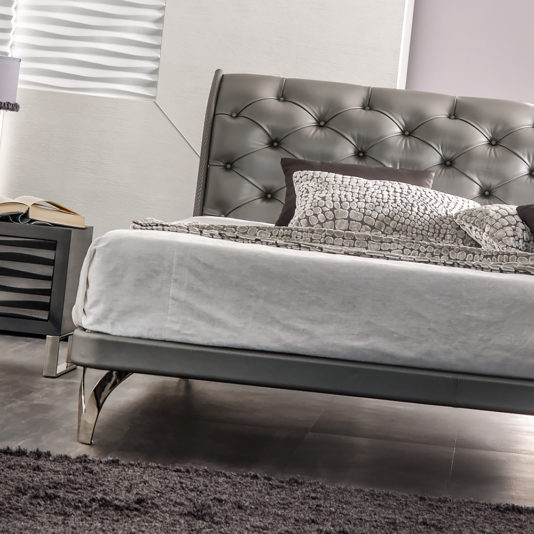Platinum Leather Button Upholstered Luxury Bed