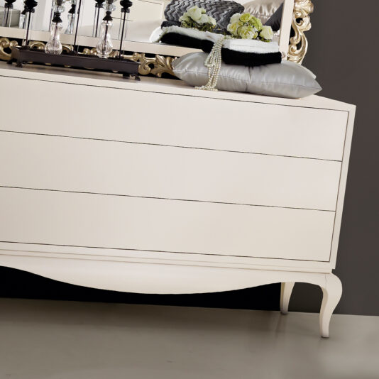 Luxury White Lacquered Three Drawer Chest