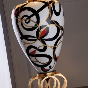 Exclusive Black And White Majolica Table Lamp