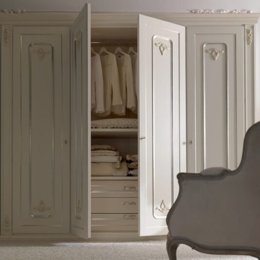 Large Italian Reproduction Wardrobe p-103877-i142195064954c13eb9ae486.jpg