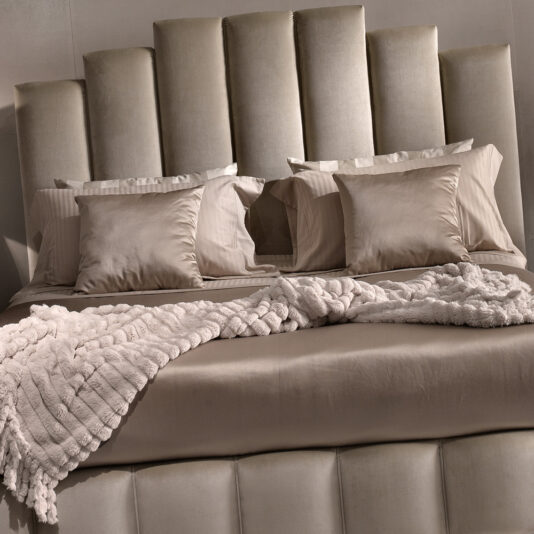 Luxury Italian Designer Velvet Upholstered Bed Luxury Italian Designer Velvet Upholstered Bed