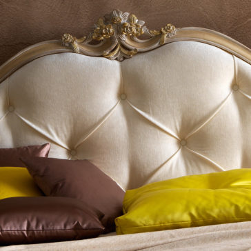 Rococo Style Designer Italian Button Upholstered Velvet Bed Rococo Style Designer Italian Button Upholstered Velvet Bed