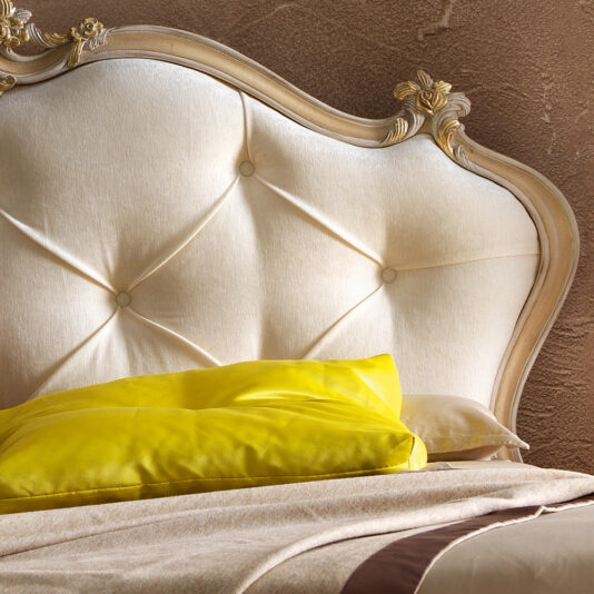 Rococo Style Designer Italian Button Upholstered Velvet Bed Rococo Style Designer Italian Button Upholstered Velvet Bed