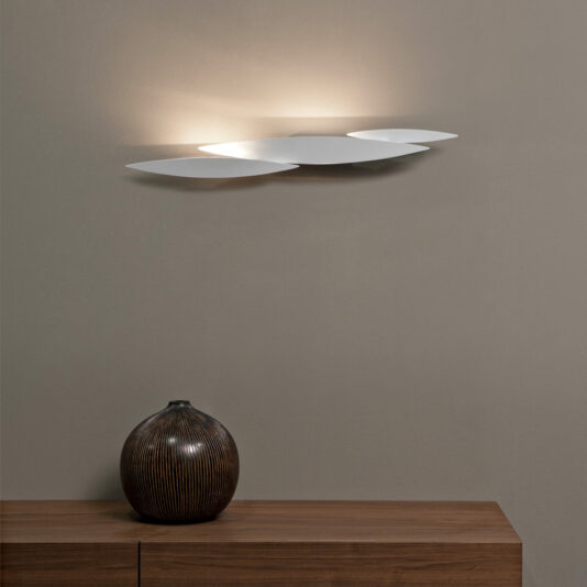 Contemporary White Metal Italian Designer Wall Light Contemporary White Metal Italian Designer Wall Light