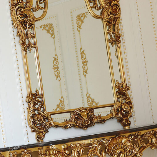 Elegant Italian Baroque Antique Gold Mirror