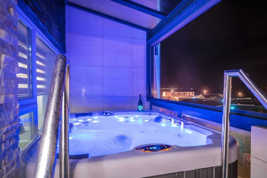 Sapphire Suite, hot tub, balcony