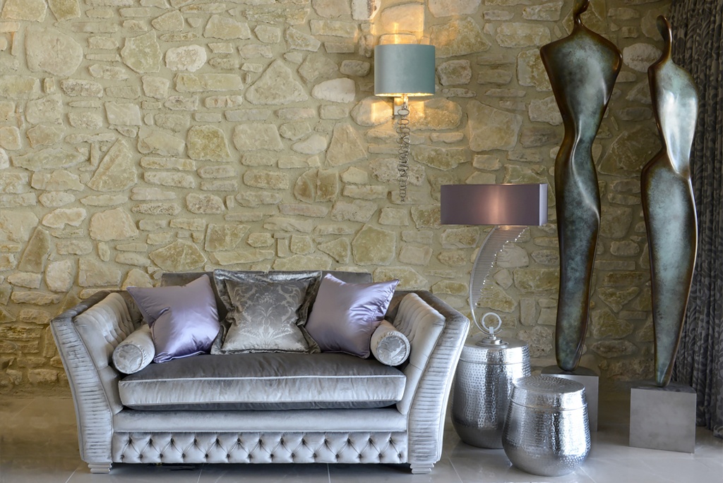 Add personality to your interiors, Provence villa, loveseat with lamps and sculptures