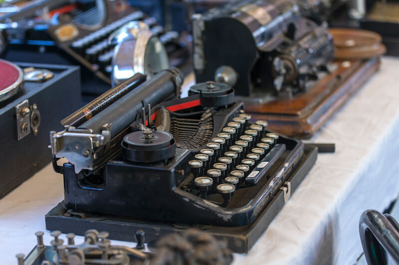 Add personality to your interiors, vintage typewriter, French flea market