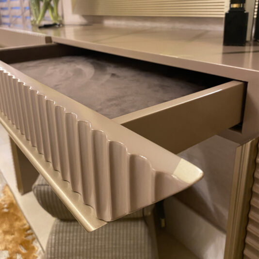 High End Modern Italian Console Table High End Modern Italian Console Table