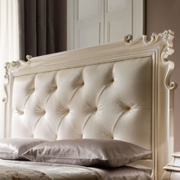 Ornate Button Upholstered Bed Ornate Button Upholstered Bed